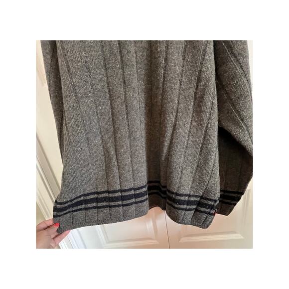 Oobe Wool Blend V-Neck Sweater Size XL NWT – Classic Gray Knitcore Pullover - Picture 9 of 11